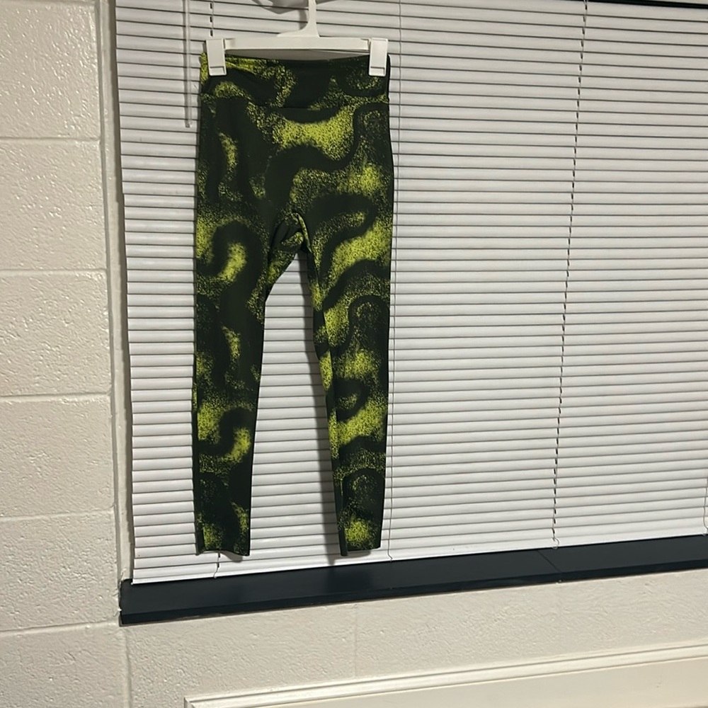 Gymshark high-waisted scrunch butt green tye-dyed leggings